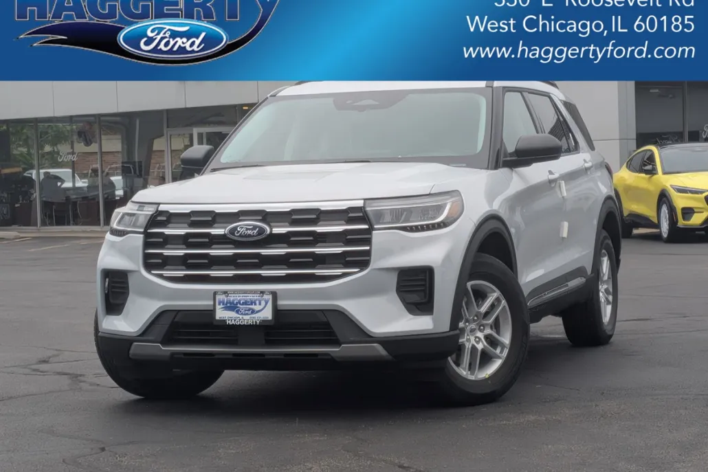 2025 Ford Explorer photo 1