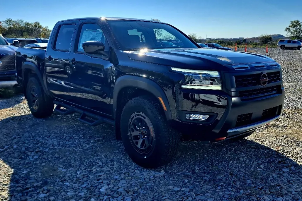 2025 Nissan Frontier PRO-4X photo 1