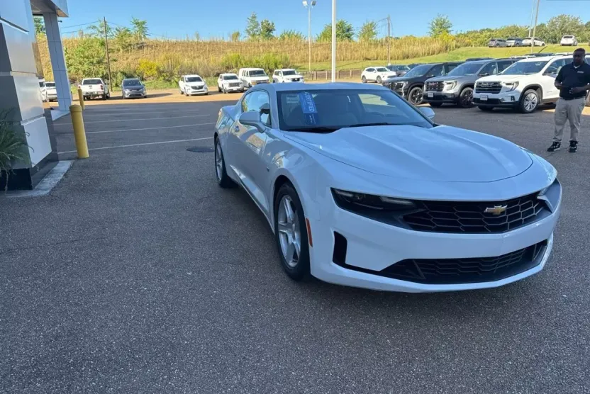 2023 Chevrolet Camaro 1LS 1LT photo 1