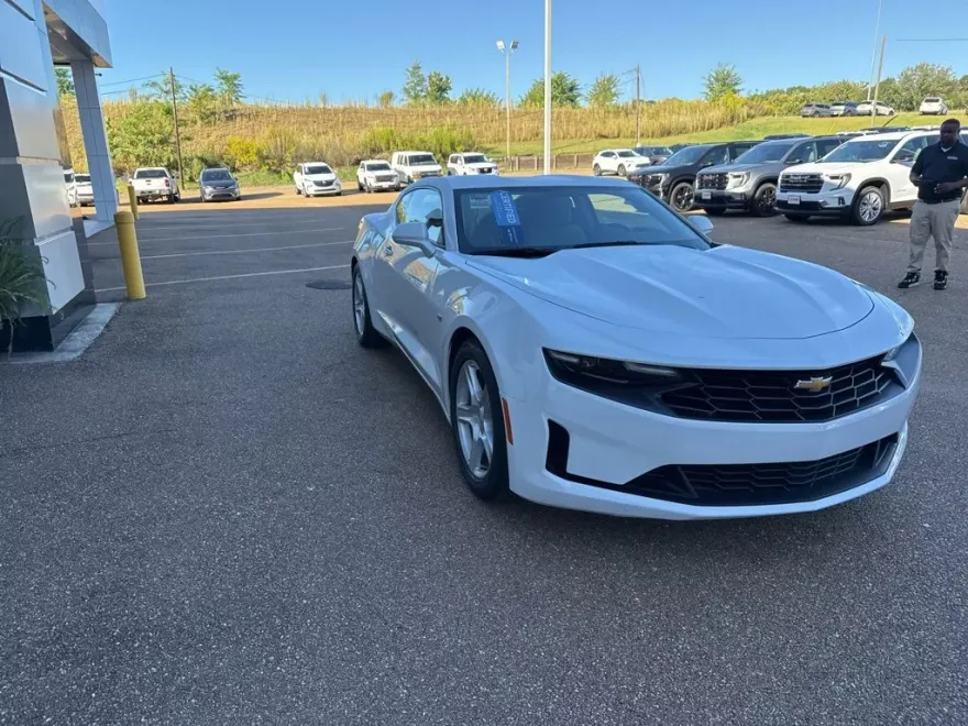 2023 Chevrolet Camaro 1LS 1LT photo 1