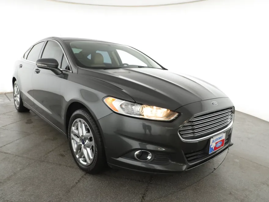 2016 Ford Fusion SE photo 1