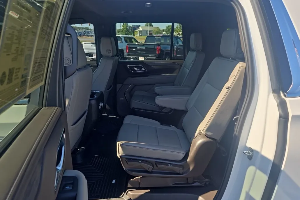 2024 Gmc Yukon XL SLT photo 1