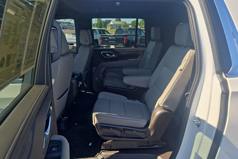 2024 Gmc Yukon XL SLT photo 1