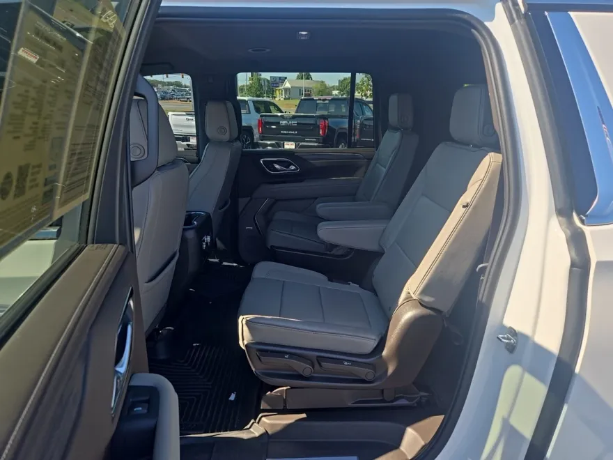 2024 Gmc Yukon XL SLT photo 1