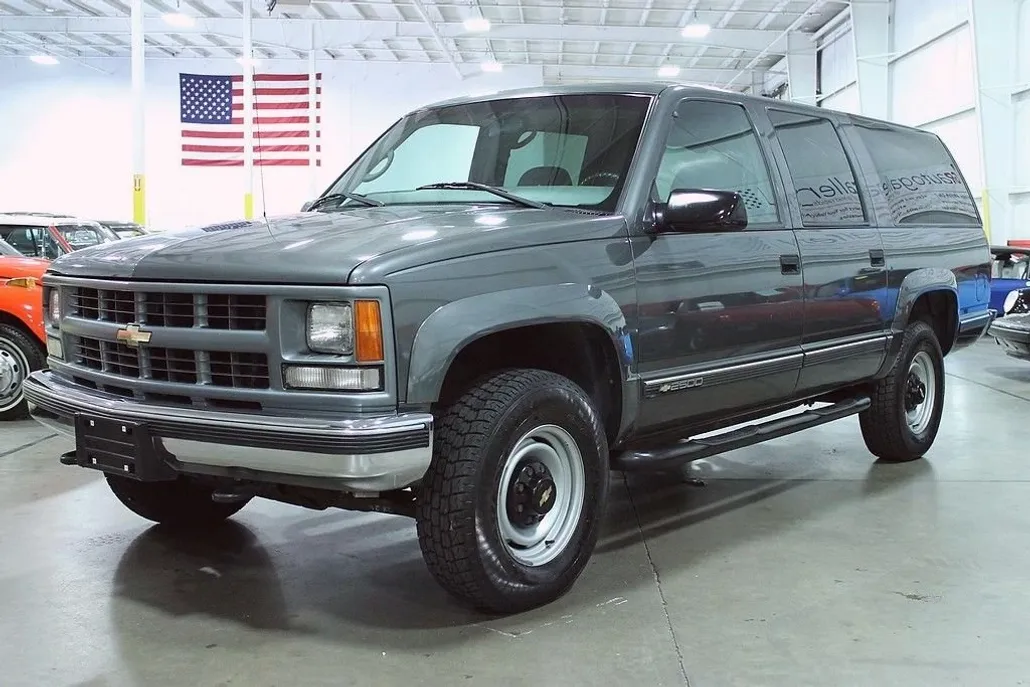 1999 Chevrolet Suburban 2500 photo 1