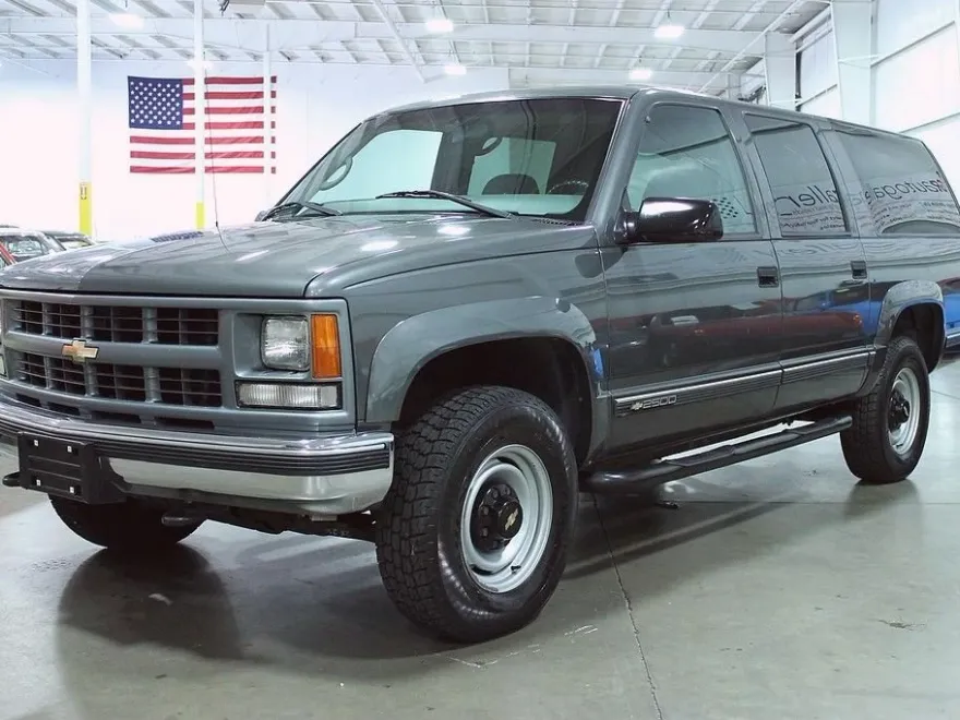 1999 Chevrolet Suburban 2500 photo 1