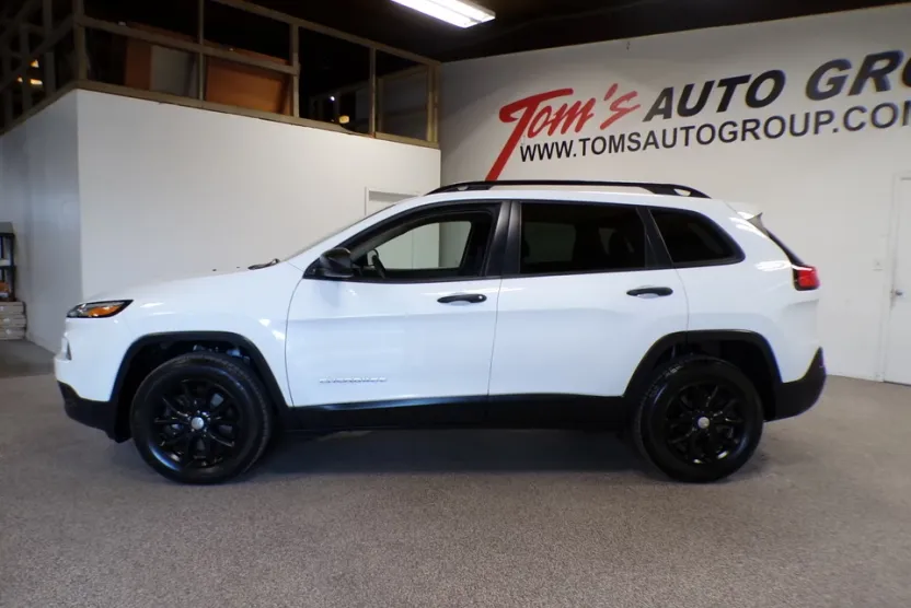 2017 Jeep Cherokee Sport photo 1