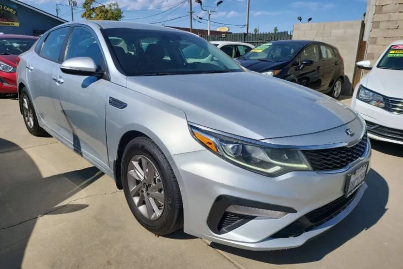 2020 Kia Optima LX photo 1