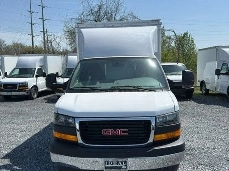 2025 Gmc Savana Cutaway 3500 photo 1