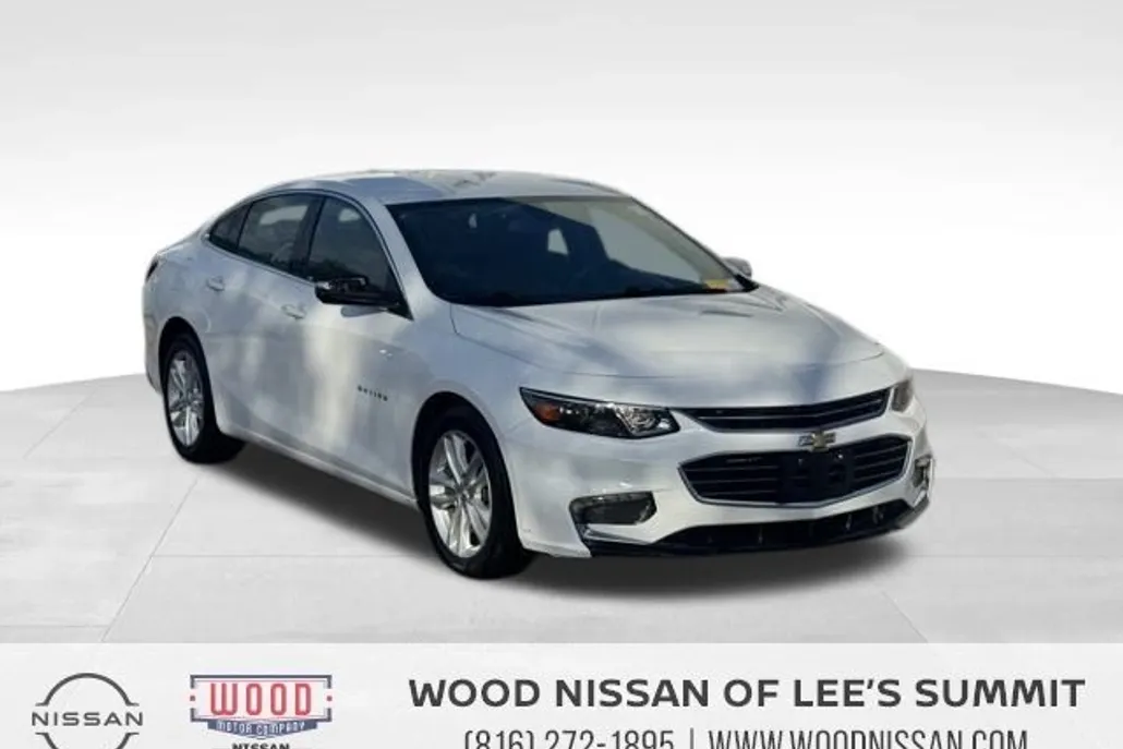 2017 Chevrolet Malibu 1LT photo 1