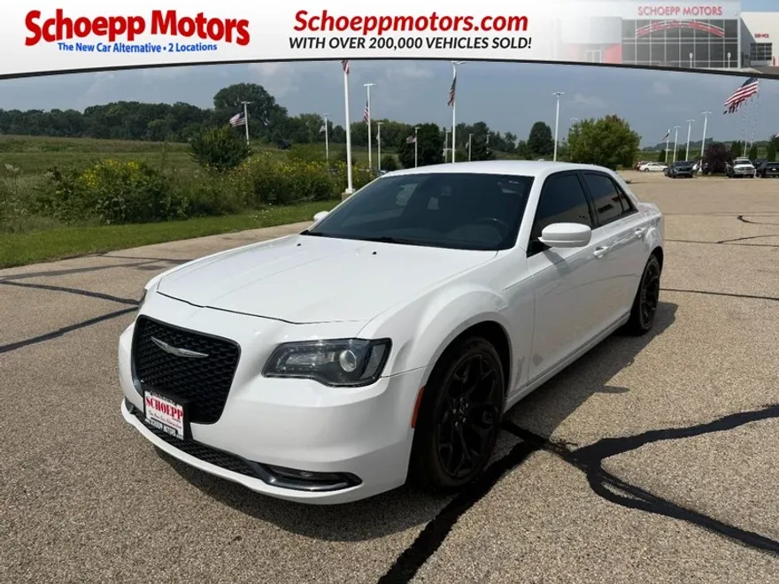 2019 Chrysler 300 LX photo 1