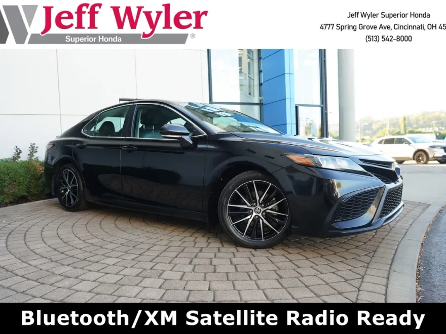 2024 Toyota Camry SE photo 1