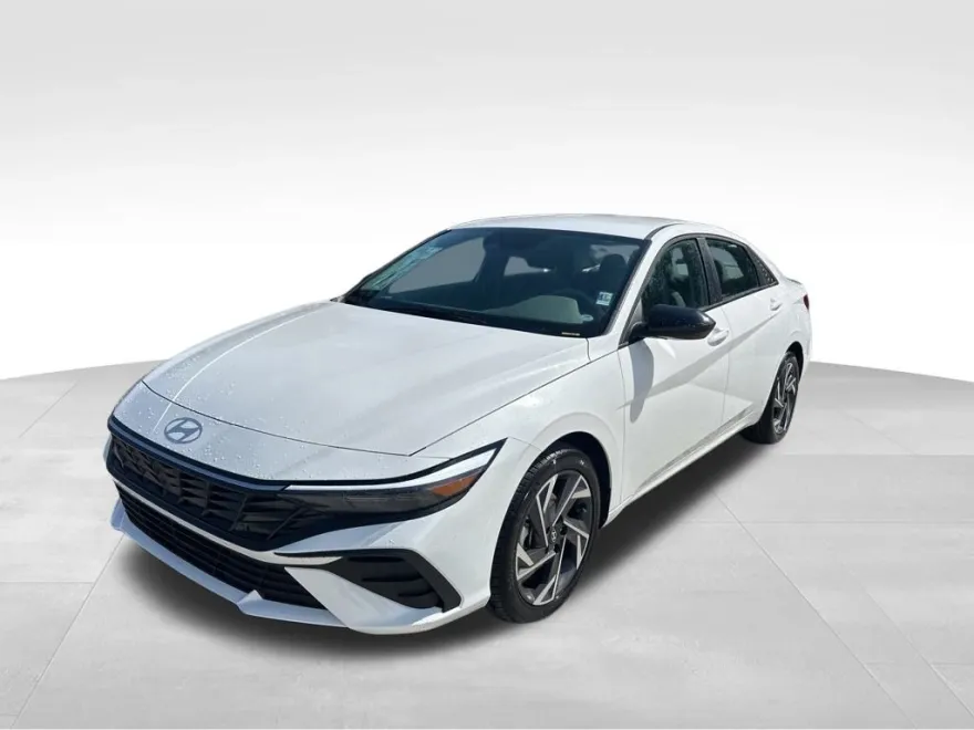 2025 Hyundai Elantra SEL Sport photo 1