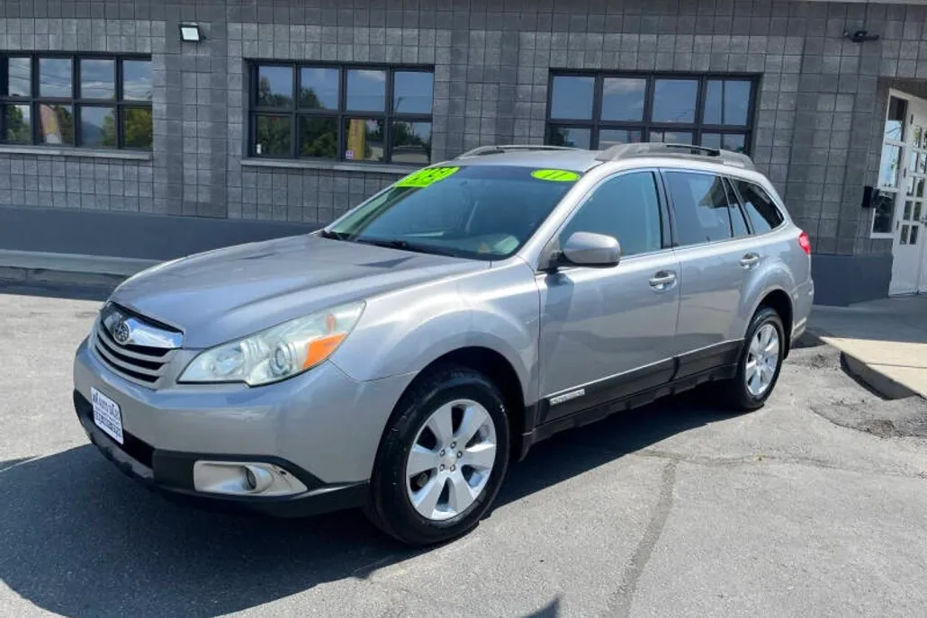 2011 Subaru Outback 2.5i Premium photo 1
