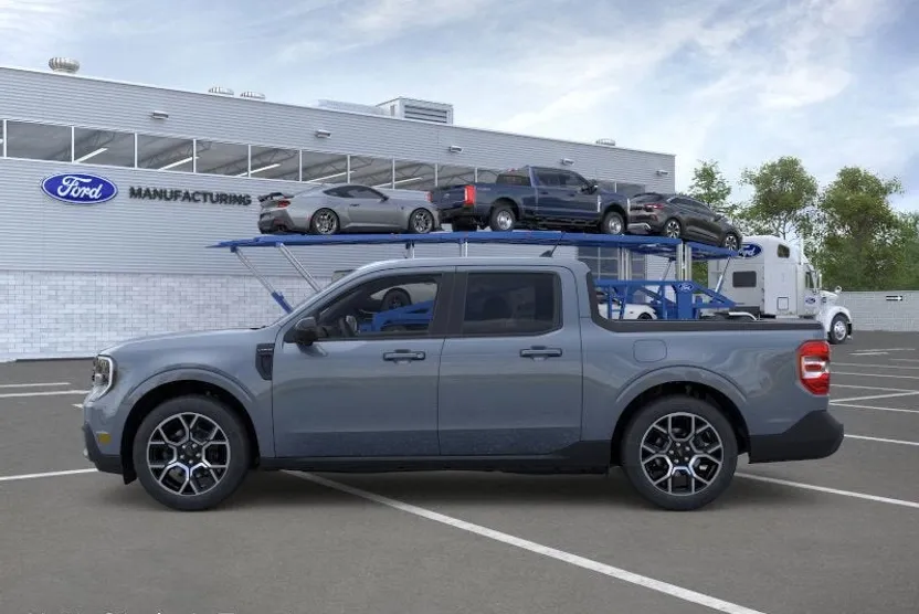 2025 Ford Maverick Lariat photo 1