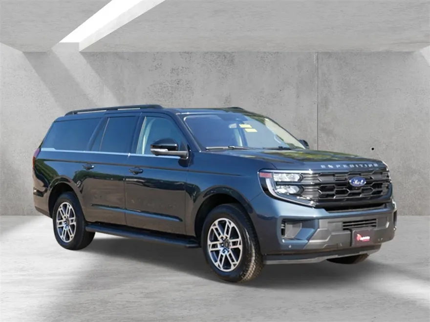 2025 Ford Expedition MAX XLT photo 1