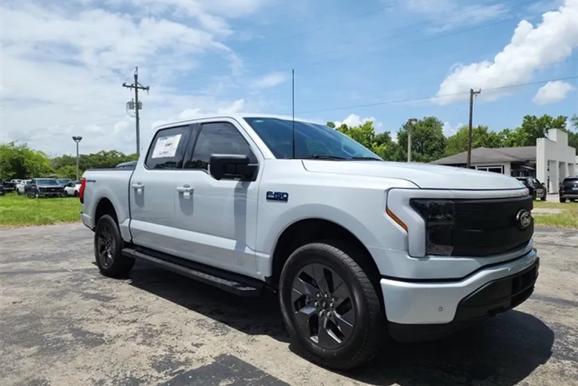 2025 Ford F-150 Lightning photo 1