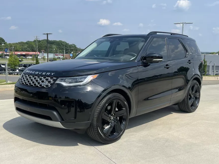 2024 Land Rover Discovery S photo 1