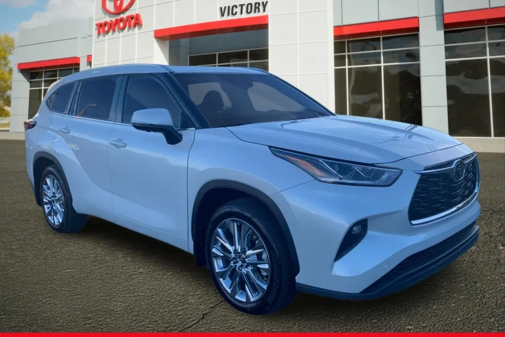 2025 Toyota Highlander Limited photo 1