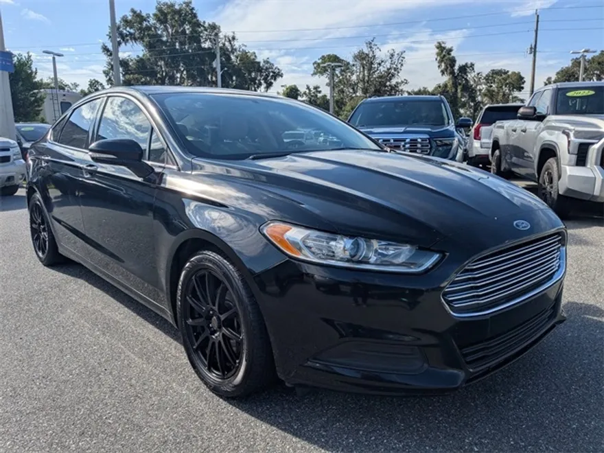 2016 Ford Fusion SE photo 1