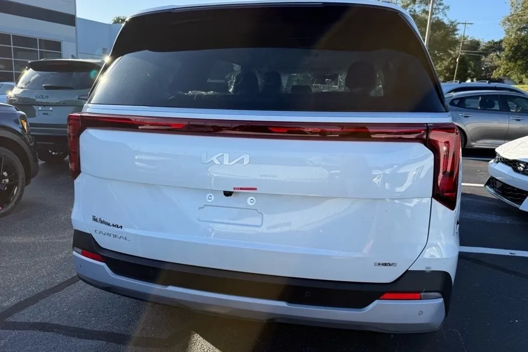 2026 Kia Carnival EX photo 1