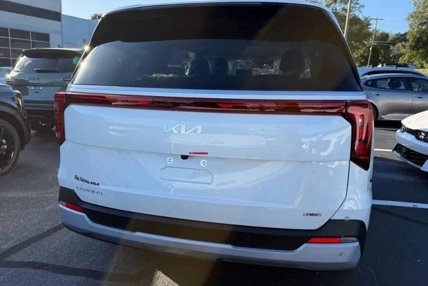 2026 Kia Carnival EX photo 1