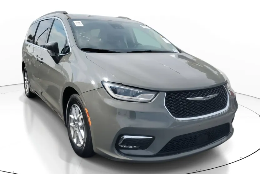 2022 Chrysler Pacifica Touring L photo 1