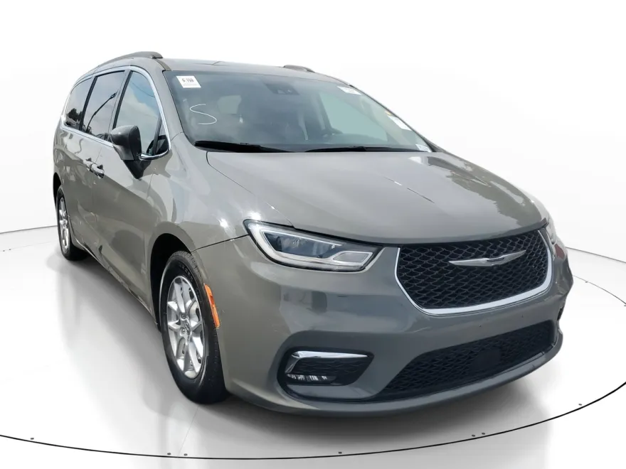 2022 Chrysler Pacifica Touring L photo 1