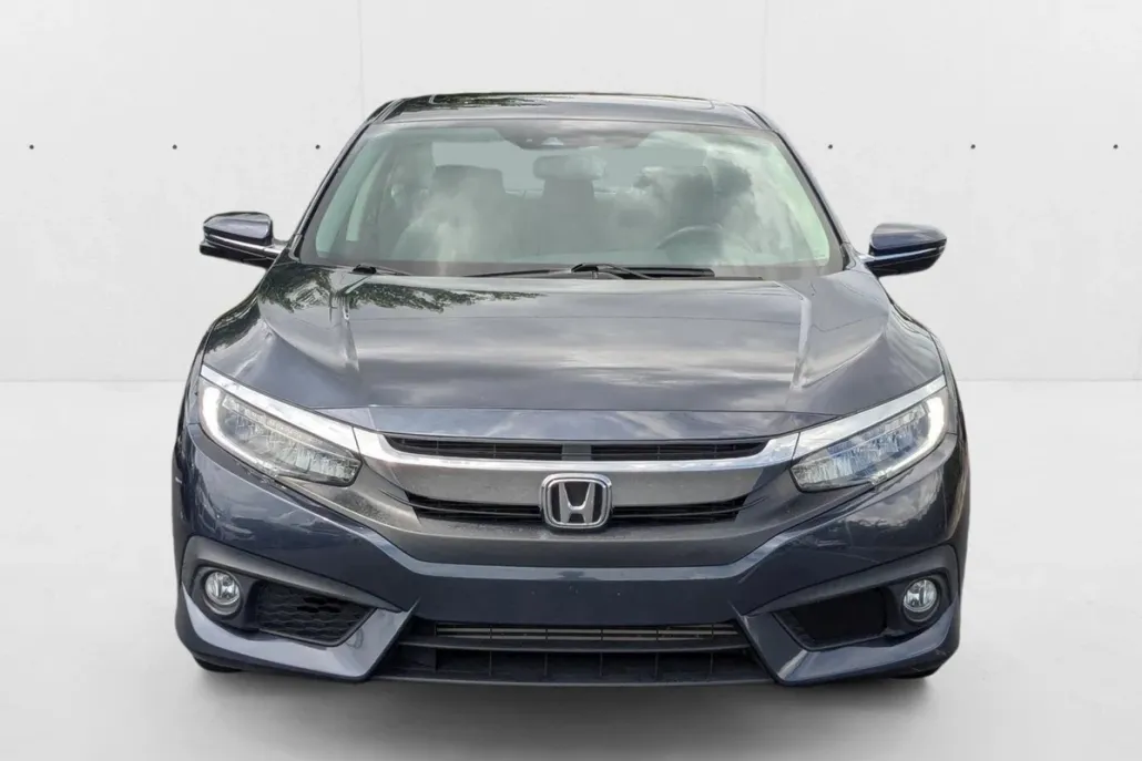 2017 Honda Civic Touring photo 1
