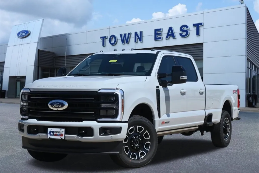 2026 Ford F-350 Platinum photo 1