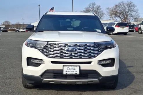 2023 Ford Explorer Platinum photo 2