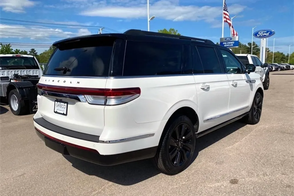2024 Lincoln Navigator Black Label photo 1