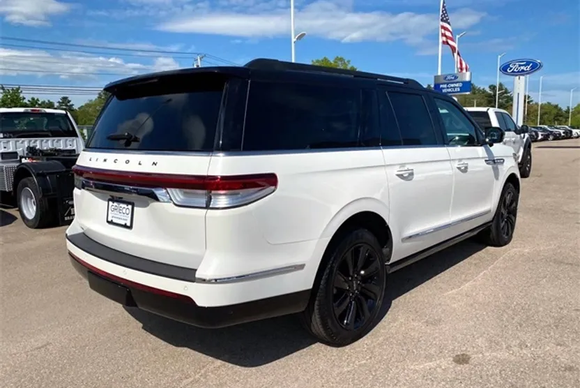 2024 Lincoln Navigator Black Label photo 1