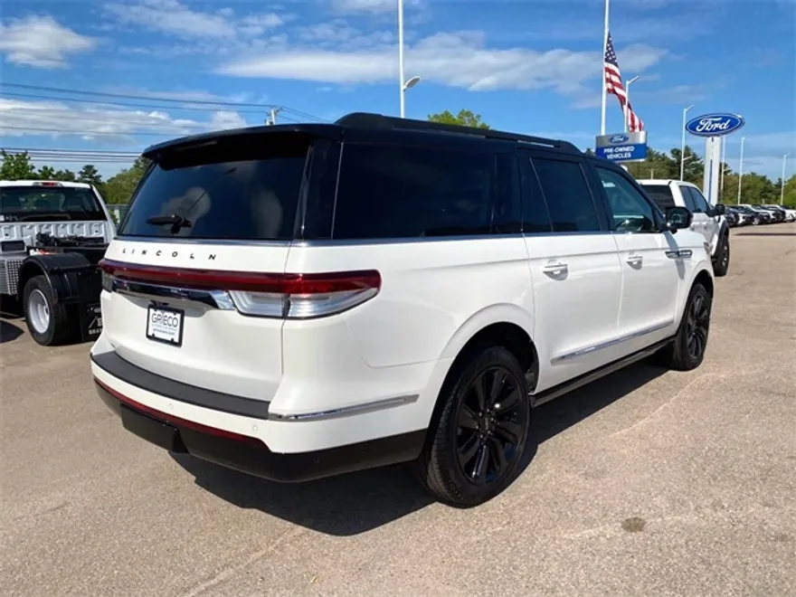 2024 Lincoln Navigator Black Label photo 1