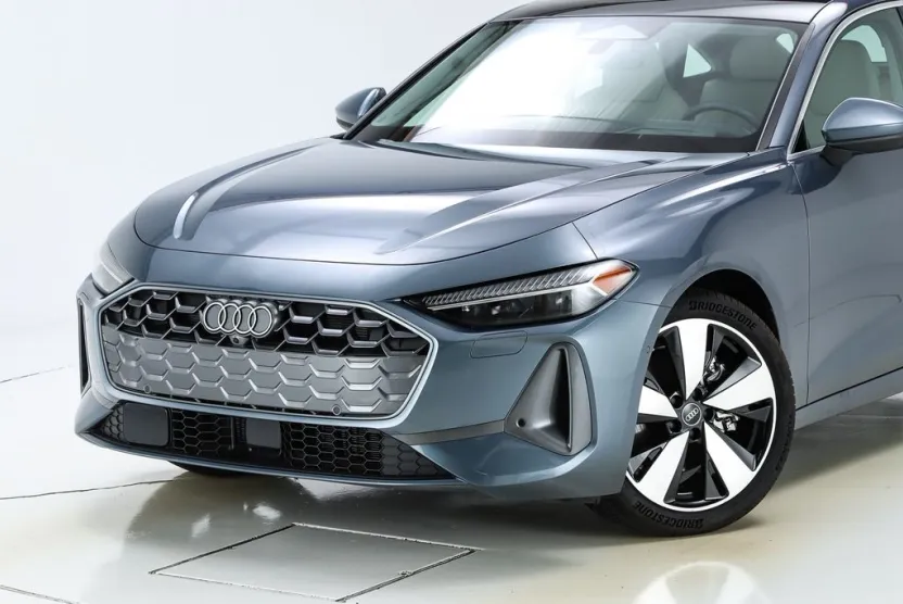 2025 Audi A5 2.0T Prestige photo 1