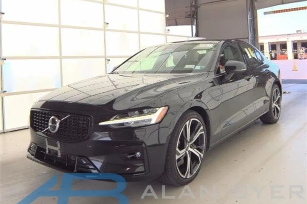 2025 Volvo S60 Plus photo 1