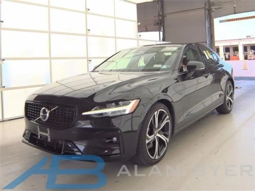 2025 Volvo S60 Plus photo 1