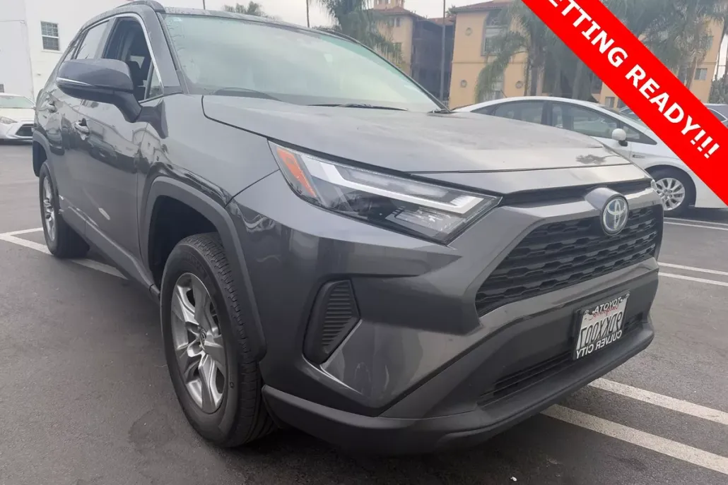 2022 Toyota RAV4 Hybrid XLE photo 1