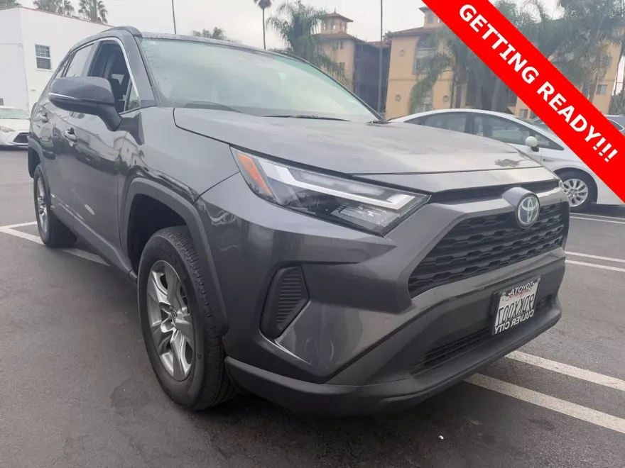 2022 Toyota RAV4 Hybrid XLE photo 1