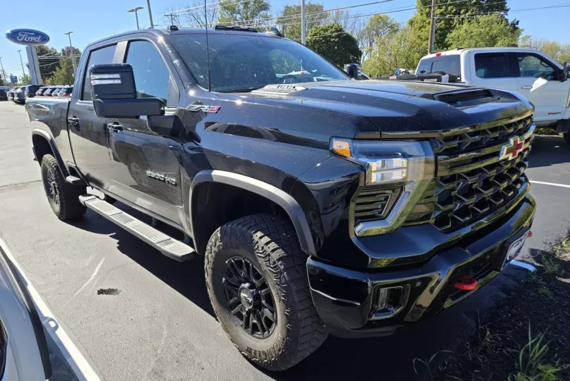2025 Chevrolet Silverado 2500HD ZR2 photo 1