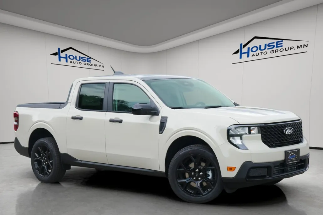 2025 Ford Maverick XLT photo 1