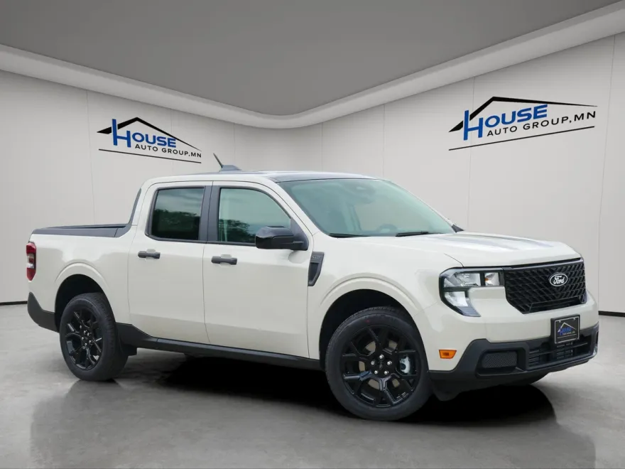 2025 Ford Maverick XLT photo 1