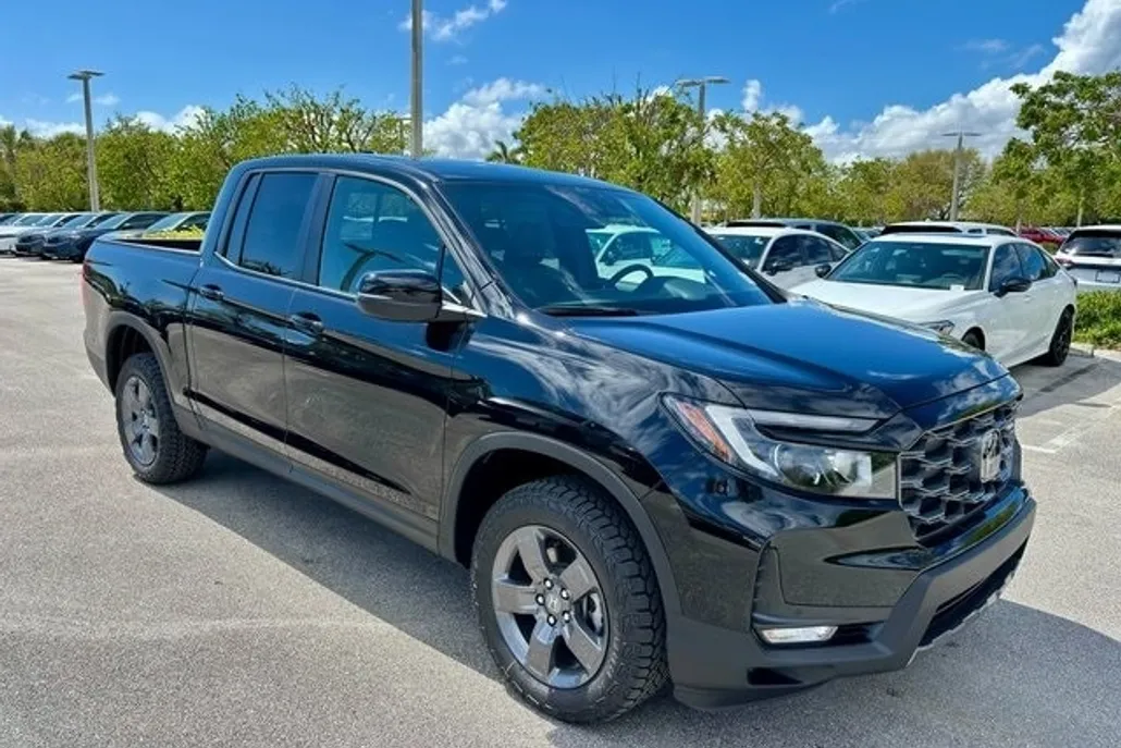2025 Honda Ridgeline TrailSport photo 1