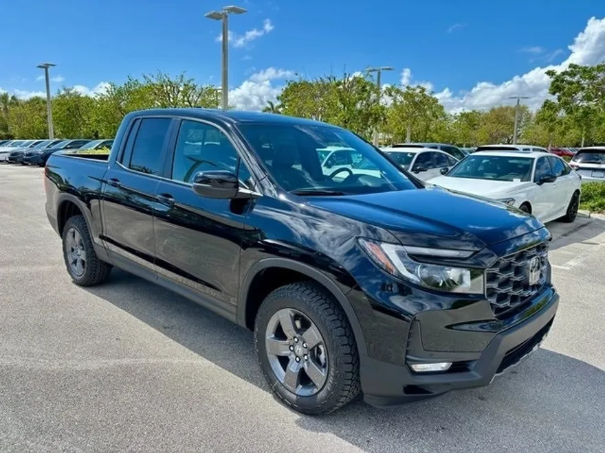 2025 Honda Ridgeline TrailSport photo 1