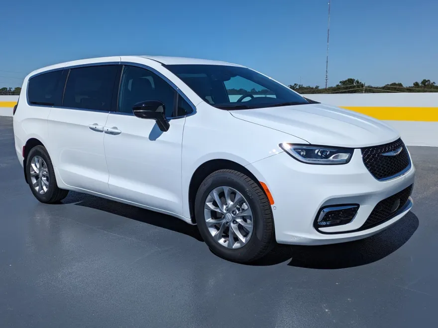 2026 Chrysler Pacifica photo 1