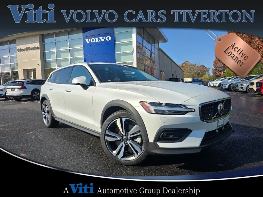 2025 Volvo V60 Cross Country B5 Plus photo 1