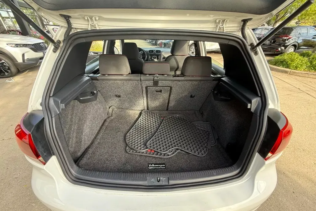 2013 Volkswagen Golf GTI Base photo 1