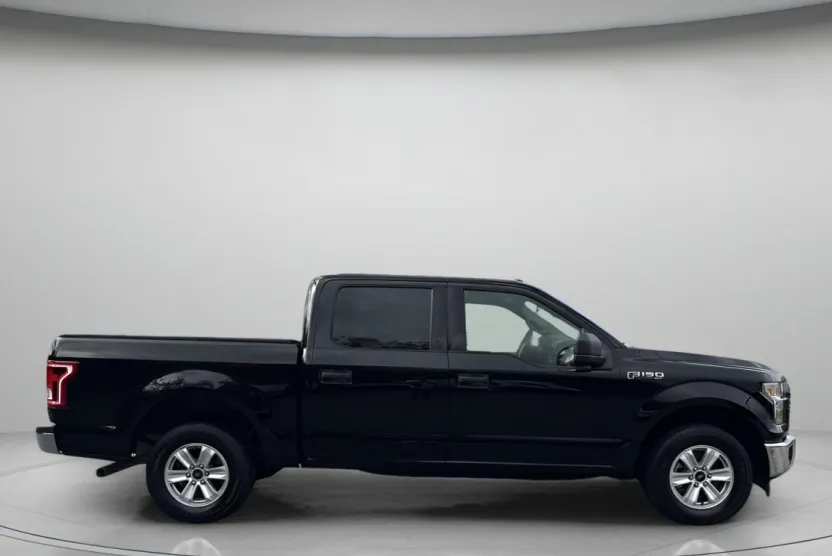 2017 Ford F-150 XLT photo 1