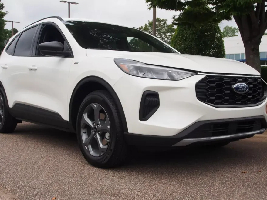 2025 Ford Escape ST-Line photo 1