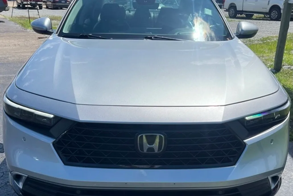 2024 Honda Accord Hybrid Touring photo 1